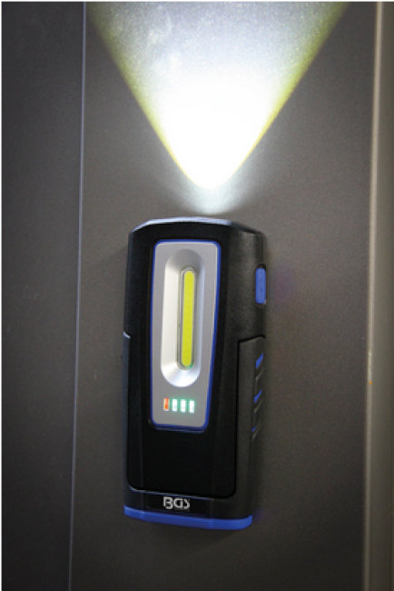 Preview: Lagerräumungsaktion: LED-Arbeitsleuchte mit induktiver Ladefunktion